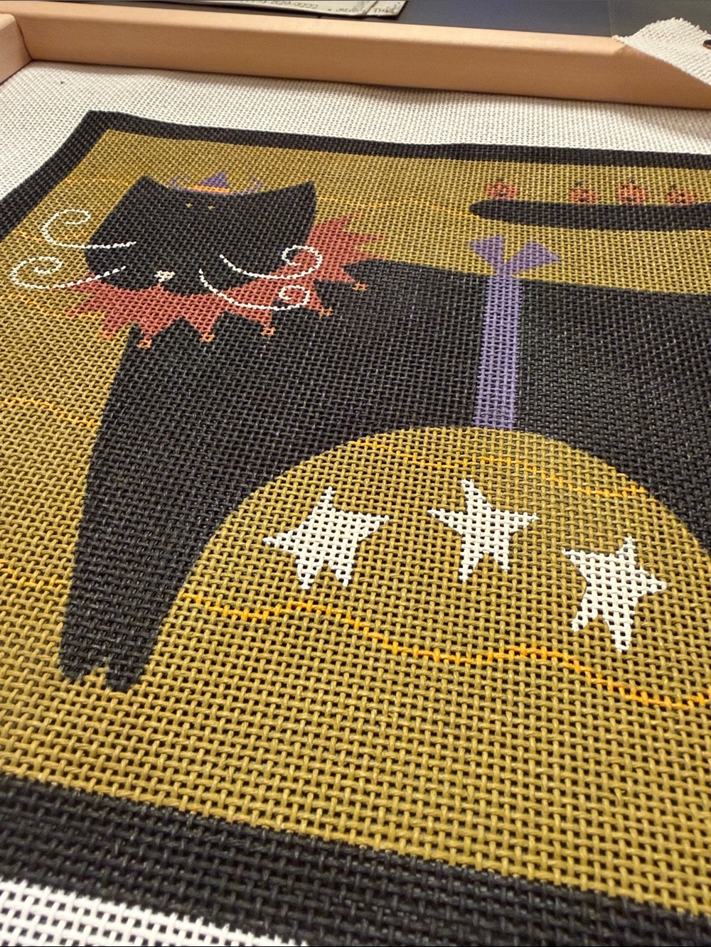 black cat in Halloween  handpainted needlepoint 🐈‍⬛ - Picture 2 of 8